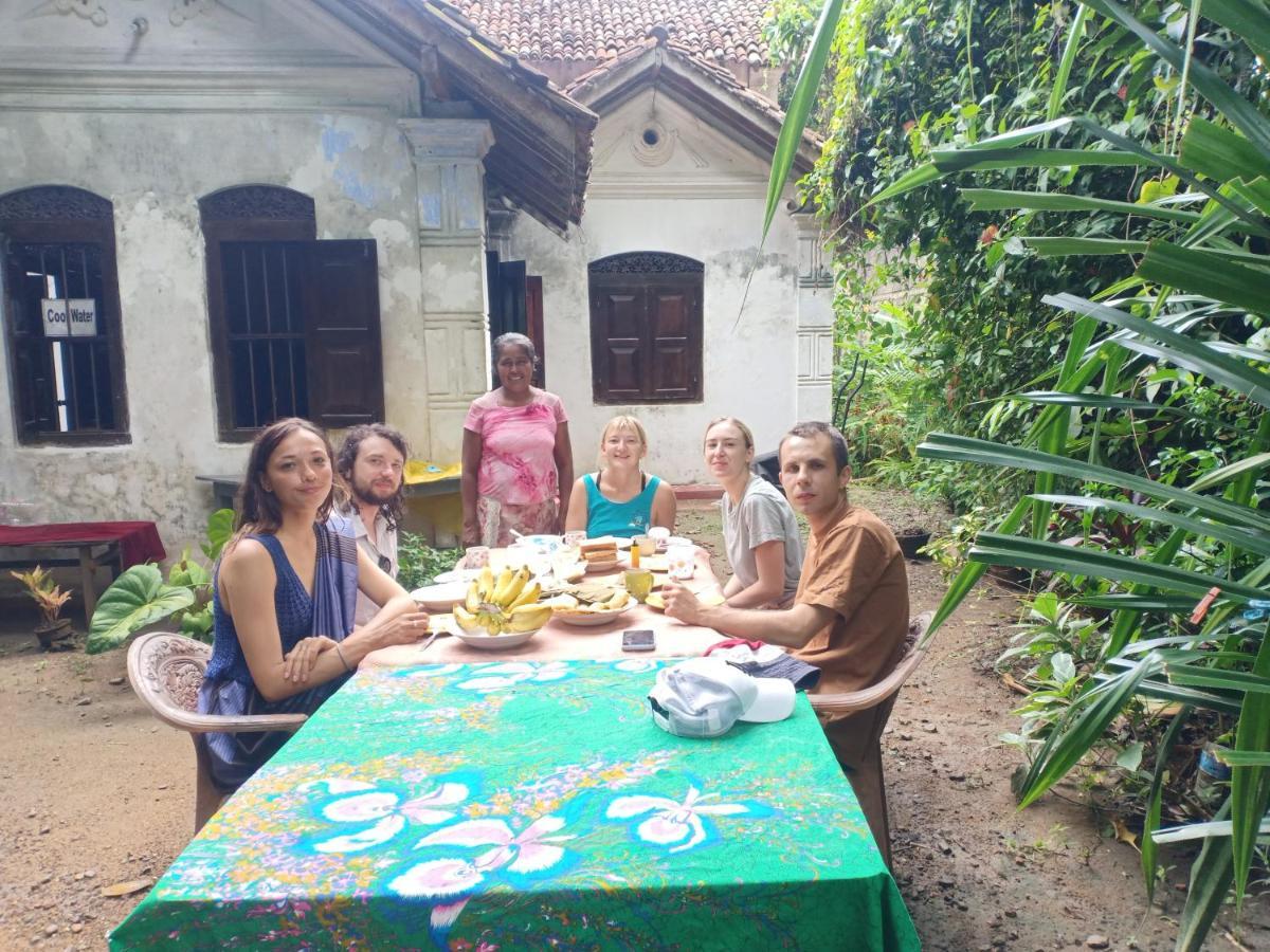 White House Hotell Unawatuna Eksteriør bilde