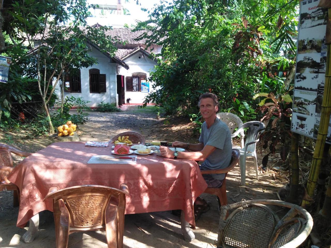 White House Hotell Unawatuna Eksteriør bilde